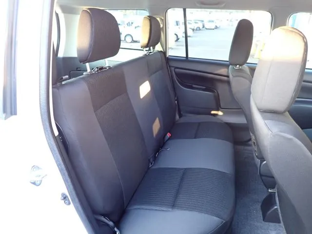 プロボックスバン　ハイブリッド（トヨタ）の車両写真