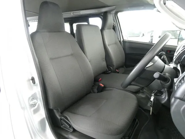 トヨタ　ハイエースバン　１．２５ｔ　２ＷＤ