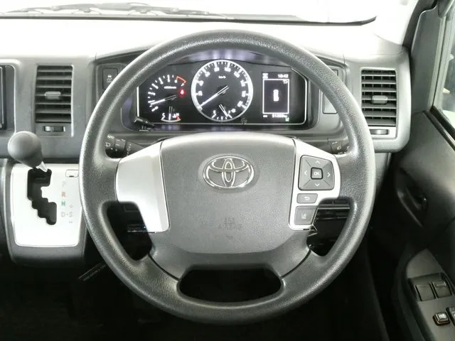 トヨタ　ハイエースバン　１．２５ｔ　２ＷＤ