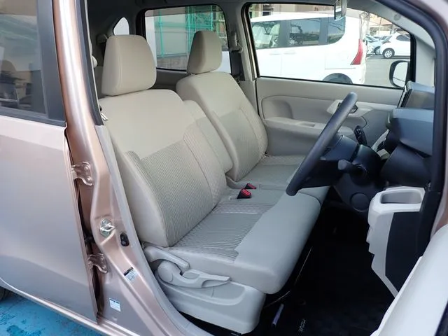 ムーヴ　４ＷＤ（ダイハツ）の車両写真