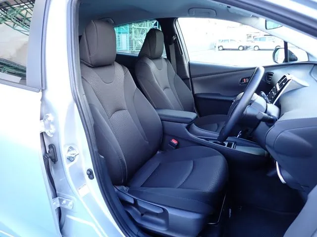 トヨタ　プリウス