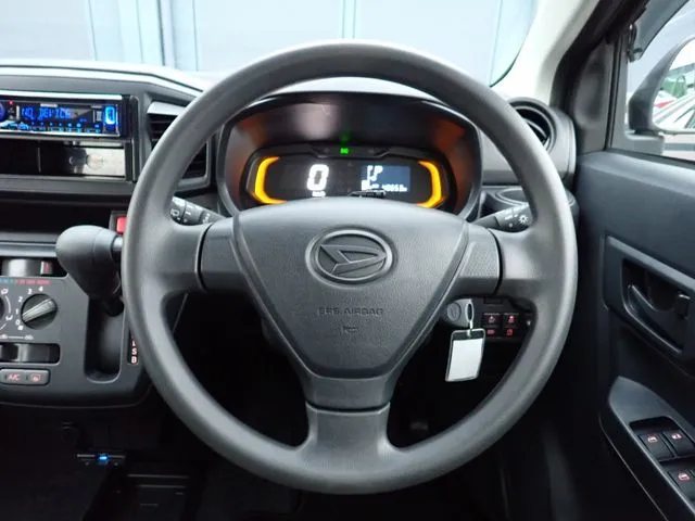 ダイハツ　ミラ　イース　４ＷＤ