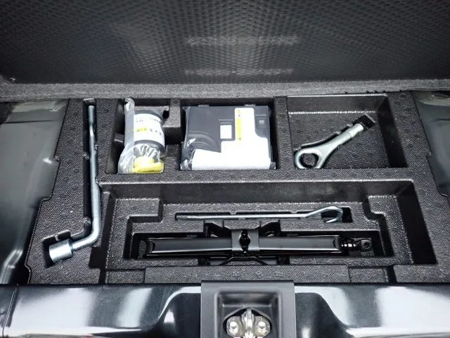 ダイハツ　ミラ　イース　４ＷＤ