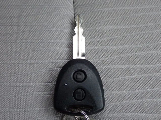 ダイハツ　ミラ　イース　４ＷＤ