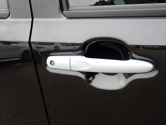 ダイハツ　ミラ　イース　４ＷＤ