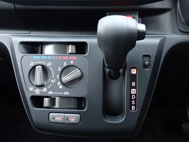 ダイハツ　ミラ　イース　４ＷＤ