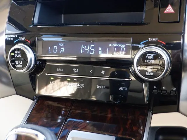 トヨタ　ヴェルファイア　ハイブリッド　４ＷＤ