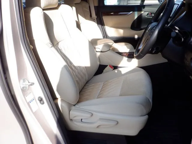 トヨタ　ヴェルファイア　ハイブリッド　４ＷＤ