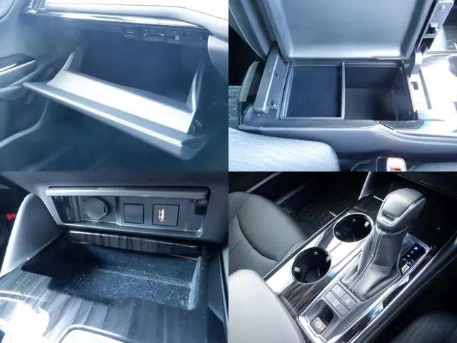 トヨタ　クラウン　セダン　ハイブリッド　４ＷＤ