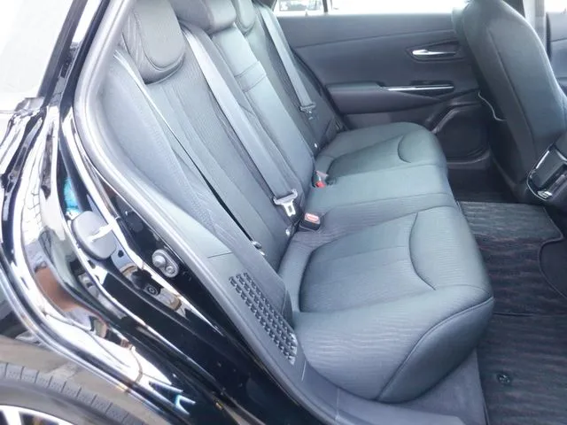 トヨタ　クラウン　セダン　ハイブリッド　４ＷＤ