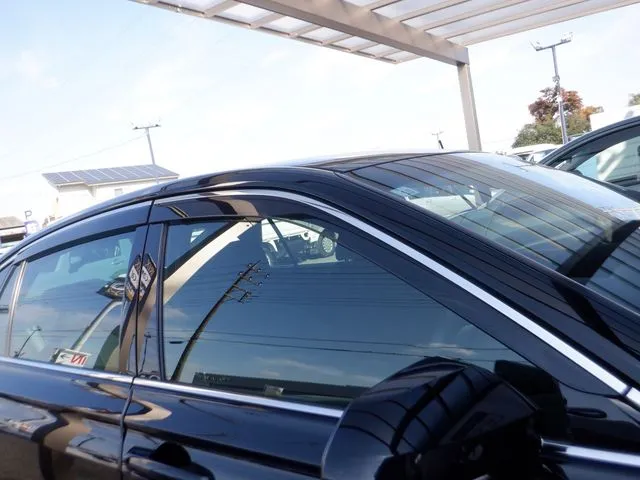 トヨタ　クラウン　セダン　ハイブリッド　４ＷＤ