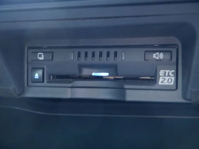 トヨタ　クラウン　セダン　ハイブリッド　４ＷＤ