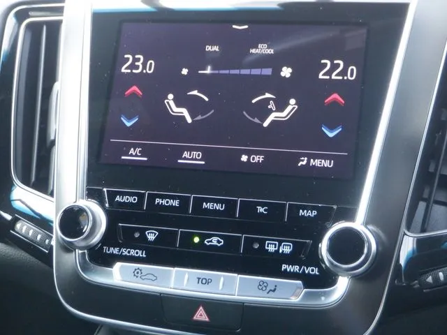 トヨタ　クラウン　セダン　ハイブリッド　４ＷＤ