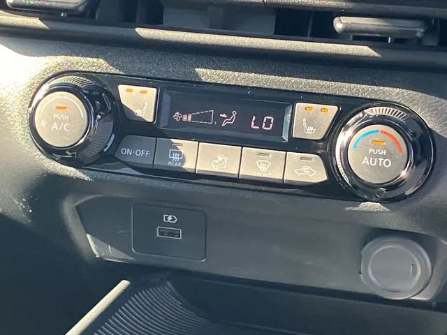 ノート　４ＷＤ（ニッサン）の車両写真