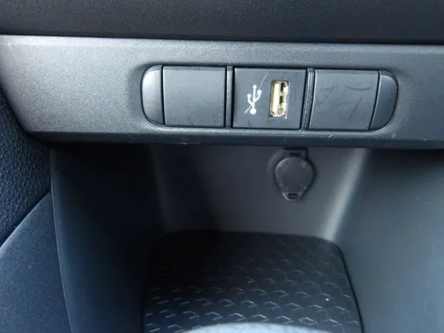 トヨタ　ヤリス　ハイブリッド