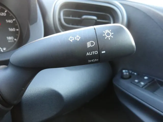 トヨタ　ヤリス　ハイブリッド