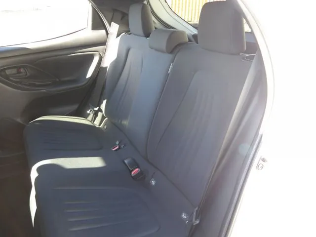 トヨタ　ヤリス　ハイブリッド