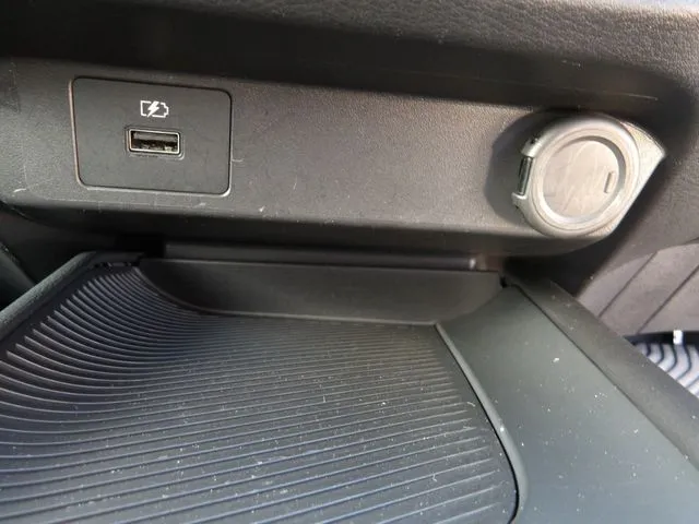 ニッサン　ノート　４ＷＤ