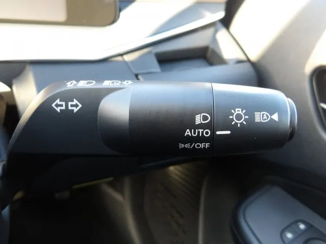 ニッサン　ノート　４ＷＤ