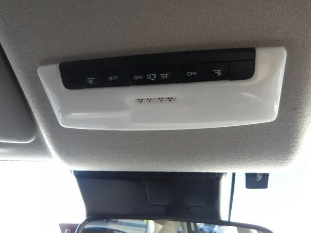 ニッサン　ノート　４ＷＤ