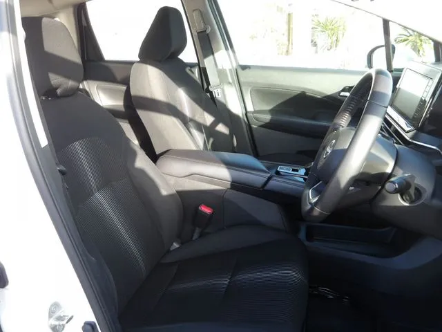 ニッサン　ノート　４ＷＤ