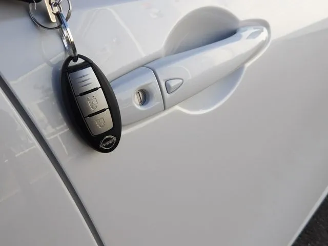 ニッサン　ノート　４ＷＤ