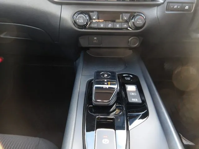 ニッサン　ノート　４ＷＤ