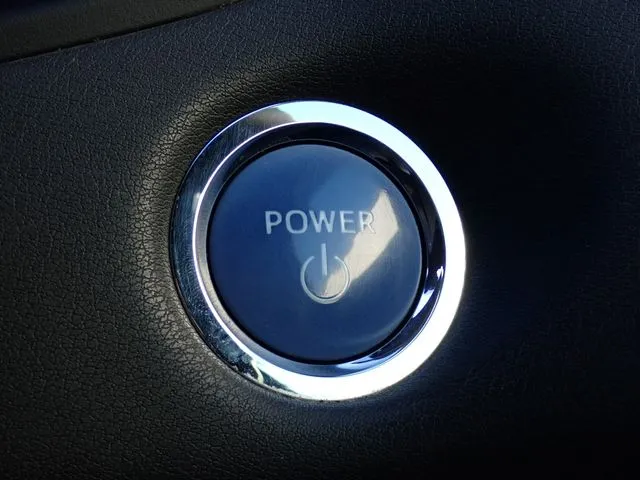 クラウン　セダン　ハイブリッド（トヨタ）の車両写真