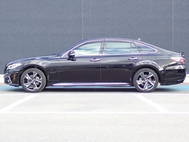 クラウン　セダン　ハイブリッド（トヨタ）の車両写真