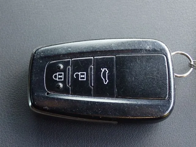 クラウン　セダン　ハイブリッド（トヨタ）の車両写真