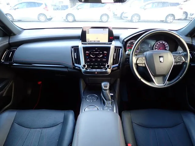 クラウン　セダン　ハイブリッド（トヨタ）の車両写真