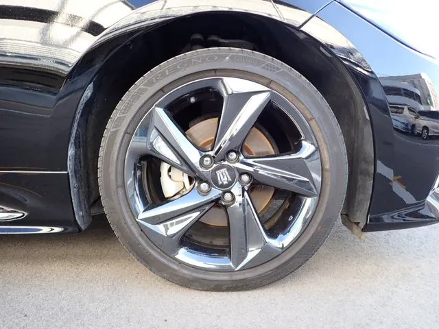 クラウン　セダン　ハイブリッド（トヨタ）の車両写真