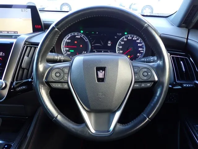 クラウン　セダン　ハイブリッド（トヨタ）の車両写真