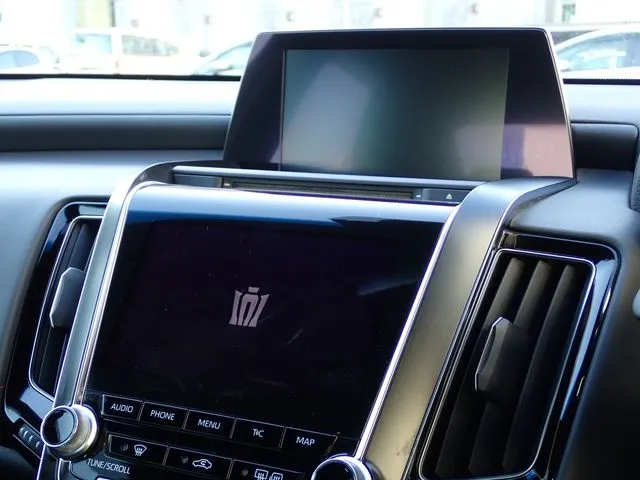 クラウン　セダン　ハイブリッド（トヨタ）の車両写真