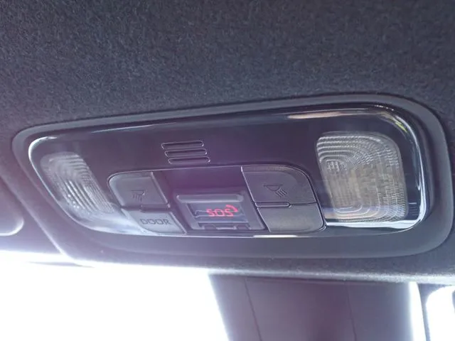 ヤリス　ハイブリッド（トヨタ）の車両写真