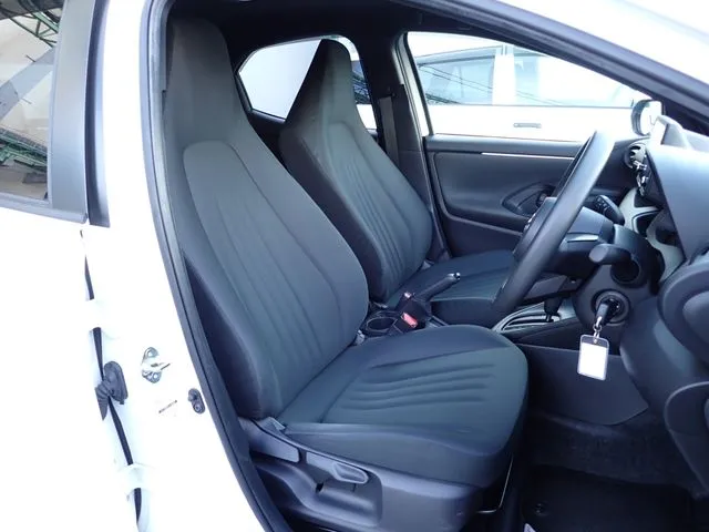 ヤリス　ハイブリッド（トヨタ）の車両写真