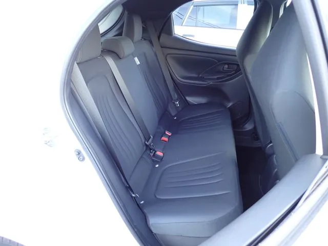 ヤリス　ハイブリッド（トヨタ）の車両写真