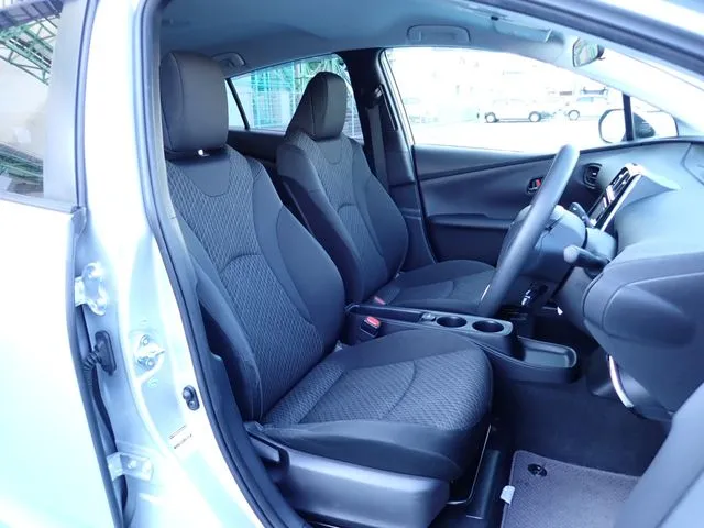 プリウス（トヨタ）の車両写真