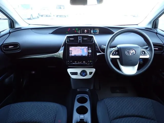 プリウス（トヨタ）の車両写真