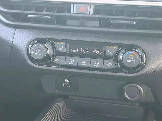 ニッサン　ノート　４ＷＤ