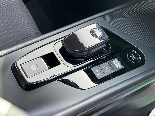 ニッサン　ノート　４ＷＤ