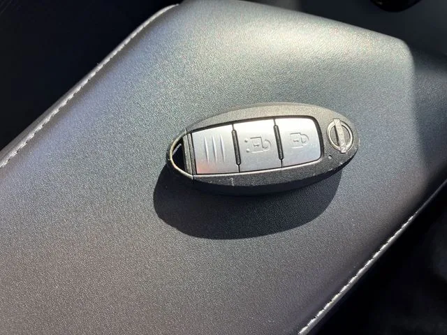 ニッサン　ノート　４ＷＤ