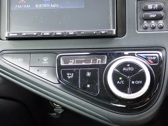 アクア（トヨタ）の車両写真