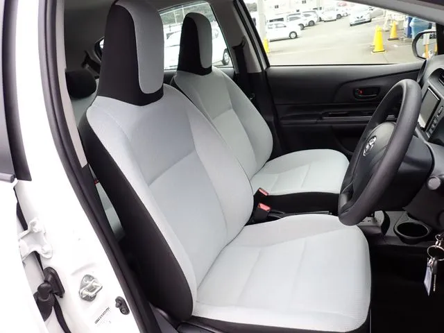 アクア（トヨタ）の車両写真