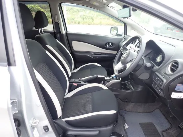 ニッサン　ノート