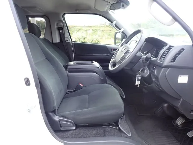 トヨタ ハイエースバン 2WD