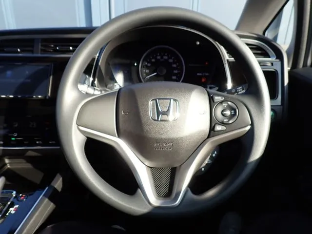 シャトル　ハイブリッド　４ＷＤ（ホンダ）の車両写真