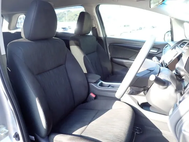 シャトル　ハイブリッド　４ＷＤ（ホンダ）の車両写真