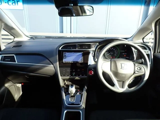 シャトル　ハイブリッド　４ＷＤ（ホンダ）の車両写真