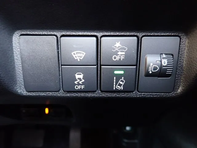 シャトル　ハイブリッド　４ＷＤ（ホンダ）の車両写真